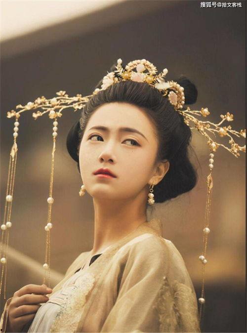 相公战死，她养两儿一女冠绝京城,京城母女三杰传奇